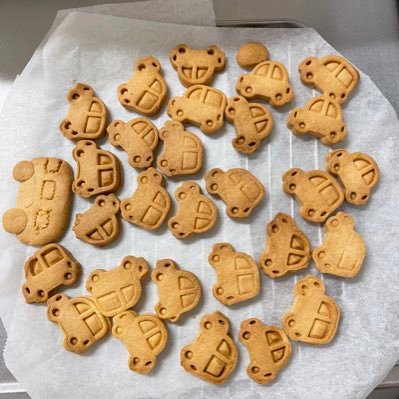 hidakakombu2021's profile picture. ほぼ育児。ジブリ美術館に月2、3回遊びに行きます。2022年夏頃から刺繍、洋裁、編み物にハマってます。自分が纏うものできるなら全て自作したい。ツイッターいつまでも初心者です。よろしくお願いします。