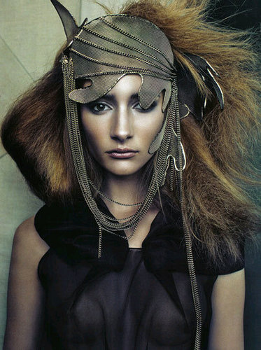 We bring fashion, we ooze fashion, we tweet fashion, we love fashion, we eat fashion, @eonline is following us.