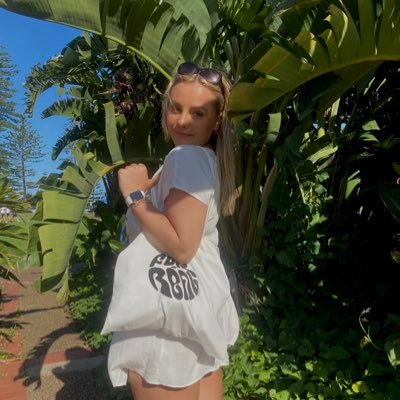 Stephanielenii's profile picture. UOW comms & media student 🦋       ig//Stephanielenii