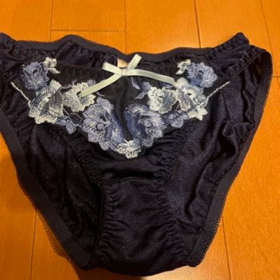 hentaishinji's profile picture. 寝取られ経験数回、レズセ、3P経験ある30代の夫婦です。初心者ですが相互鑑賞、スワッピング、寝取られ募集してます。