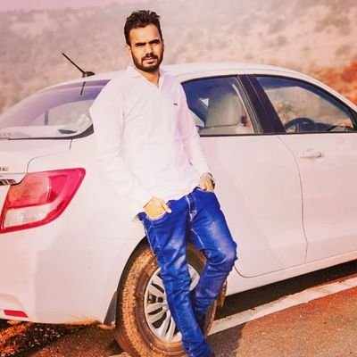 मंजिल पर पहुच कर लिखूंगा में अपने रास्ते की मुश्किलों का जिक्र ऐ जिंदगी अभी तो बस आगे बढते जाना है ।।