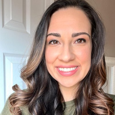 dog + cat mom | bookworm | coffee lover | social: @natgeo