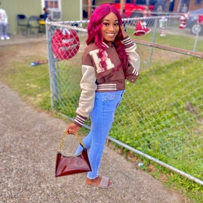 classieee__'s profile picture. Still young , Still growing ✨. instagram:@classieee__ YouTuber🎥