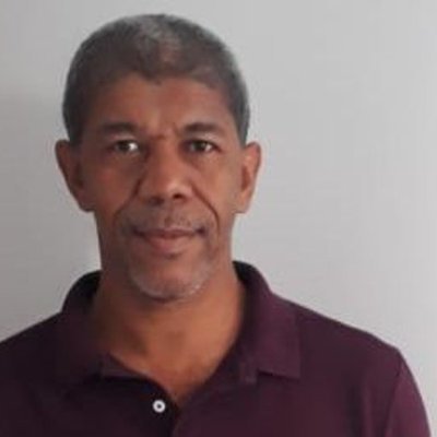 Pedagogo,  Vascaíno. Humanista, defensor do Desenvolvimento humano, defensor intransigente da democracia e do Governo Lula  Autor do Blog Observatório Goiano