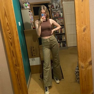 NeveHutchinson's profile picture. Second Year Psychology Student 🌻🐝🍋