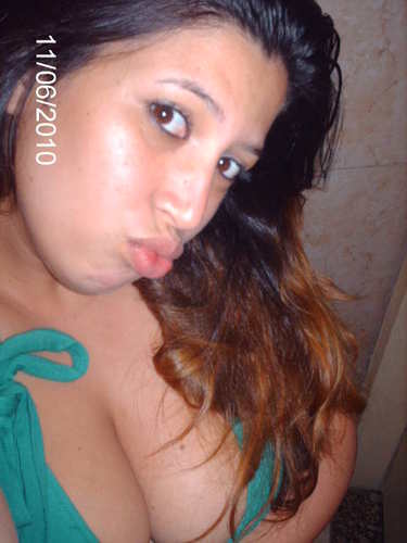 Sou casada,tenho uma princesinha chamada Emanuelly!!!!!!!!minha familia é coisa mais importante do mundo pra mim....
