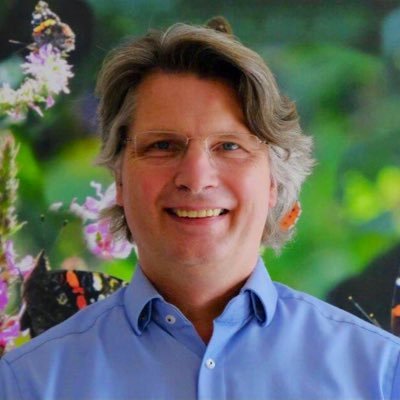 AartVisser's profile picture. tandarts, comfort, esthetische tandheelkunde, verfijnde techniek, gemoedelijk, vertrouwd, behandelt met microscoop. vader, 2 zonen amateur musicus, hoornist.