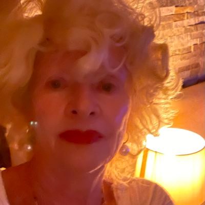 RenateYachmi's profile picture. Auktionatorin Kunst Geografie Geschichte sportinteressiert Reiten Eiskunstlauf / stille Leserin#noafd#be happy