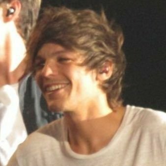 Directioner,
she/her, larrie,
painted nails make harry beautiful💚💙