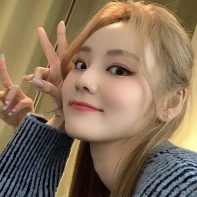 orbit, stay, once, moa, engene — rus | eng | 한 彡 #STANLOONA 🍉 ;; Dance, turn around and round and round 飛び回る箒星 瞳はアンドロメダ