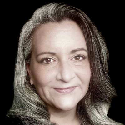 Passionate educator, fueled by the wonder of countless connections between ideas and people. Director of Community Innovation at Geeks Without Frontiers.