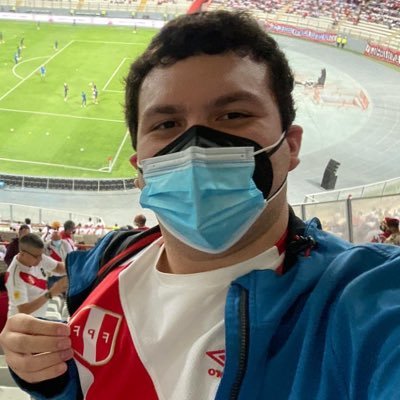 Un ingeniero con trabajo de oficina que ama el fútbol 🇵🇪⚽️