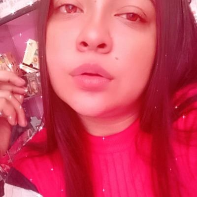 Soy risueña me gusta ... Reir mucho escuchar musica. Aunque piedo parecer aburrida... Me gusta comer mucho chocolate