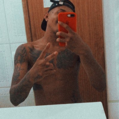 MateusDiniz157's profile picture. Nem todo gato preto é sinônimo de azar 😎😋