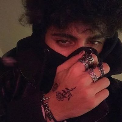 Sico_011's profile picture. انا يا صديقة متعب بعروبتي فهل العروبة لعنة وعقاب.؟  فلسطين من البحر الى النهر 🇸🇦🇵🇸 @ALAHLI_FC @FCBarcelona @LFC