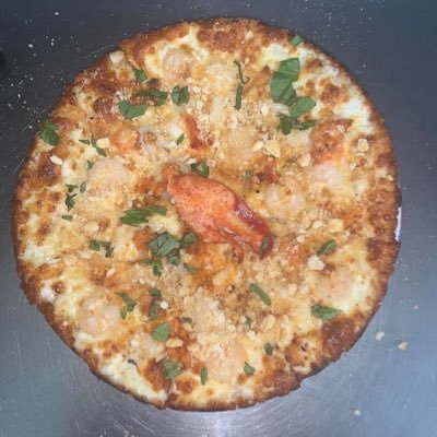 CRISP is a concept that is family-friendly. This is gourmet bar pizza at it’s very best! Serving fresh seafood, steak, pasta dishes & more. #CrispCanton