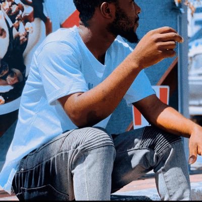 baroziwatwita's profile picture. Things makes you happy do it more.