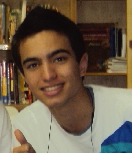 Aquele que não é homem, mas também não é um moleque, que deseja além do céu, que tem amizades verdadeiras, adora sair e zoar, mas sabe que é necessário estudar.