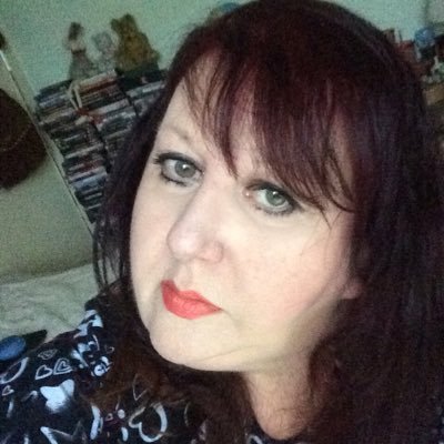 Movie , music and book fan , animal lover, anxiety and fibromyalgia fighter. I don’t answer DMs from people I don’t know . 🎬🐅🐈⬛🦡🐿❣️