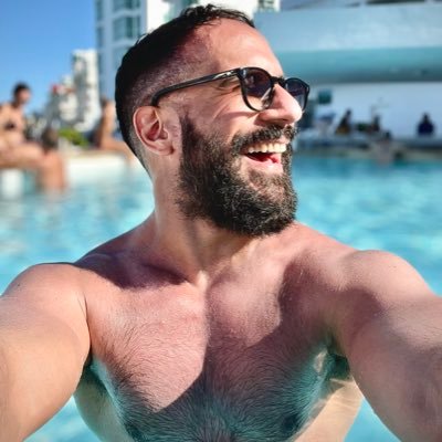 Hassan_C's profile picture. Views are mostly someone else’s.🏳️‍🌈🏋🏽🎮🎧✈️