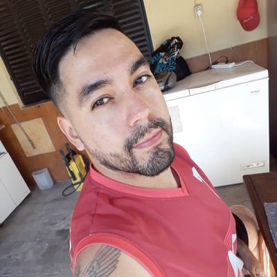 ...Me miro al espejo, he visto peores...Xio y Mateo son mi vida, aguante Velez, el fernet, el mate y Argentina!!!...🙋🏻‍♂️✊🏻😊