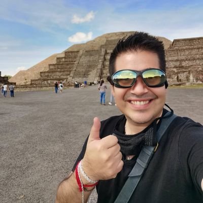 Padre de familia, ciudadano, experto en materias HSEC en diversas compañías mineras, Ingeniero civil Ambiental y de la U 😄👍por supuesto.