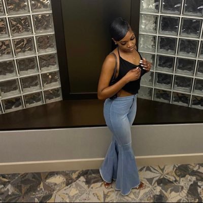 courtniext's profile picture. Ig: @courtniext                                Snap:@courtney_9099  🇯🇲♑️