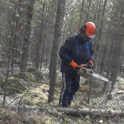 Hajattelija. Kommunismin ja muun hulluuden (keskustasta vasemmalle) kokemusasiantuntija. ajatukset omia, jos ahistut, etsi turvallinen tila omasta kuplasta.