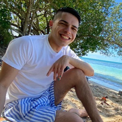 Él/He/Him • UPRM ‘24 🧪🥼 • XXIV
