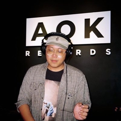 vauxmys's profile picture. pr man | certified digital marketing professional | music & memes