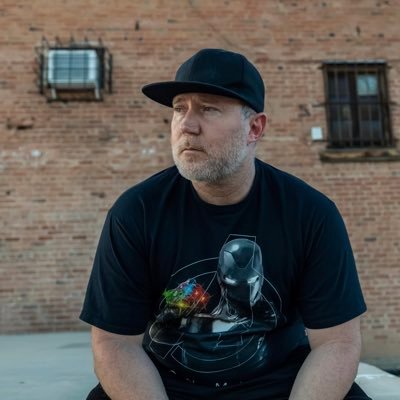 I’m a 42 year old content creator that helps individuals and businesses grow their brand through video. Co-founder of @elitemm48
