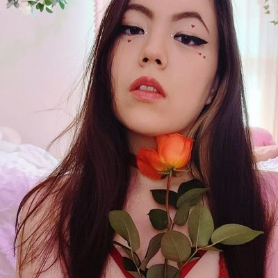 🇰🇷 @Twitch Partner — 🌸 TTRPG Producer, GFX Designer, Performer, GM for Hire — 💌 Business: stellalunatwitch@gmail.com — https://t.co/3elk33IJ6U 🍉