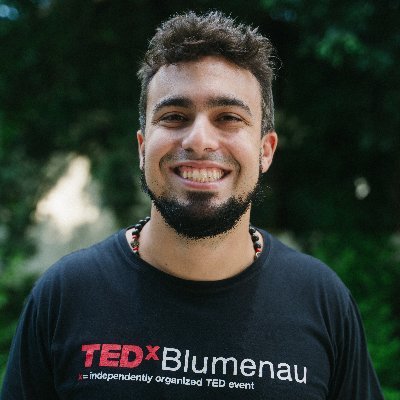 Organizador Licenciado e Curador do TEDxBlumenau, Digital & Brand Strategist.