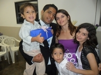 Sou um homem abençoado com uma familia linda . Que ama Deus acima de tudo.