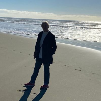 danielleallenuk's profile picture. 