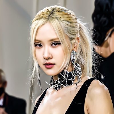 ᅟ ᅟ 𝐕ogue's 𝐌odel ───── ٠ 𝟏𝟗𝟗𝟕 ᅟ ᅟ
ᅟ ᅟ ı'm α 𝗯𝗼𝘀𝘀 'nd ι 𝘀h𝗶𝗻e likǝ g'𝙡𝙤𝙨𝙨