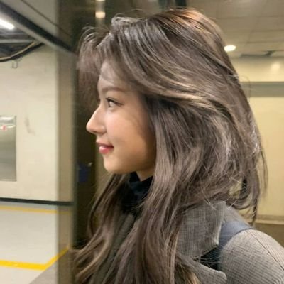 〔 ℛᴏʟᴇᴘʟᴀʏᴇʀ / 1996 `s 〕She's afraid of nothing if she’s hungry. Minatozaki Sana your shashasha (✿ ◔ ◡ ◔)