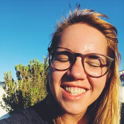 abitmorestars's profile picture. um sorriso tamanho do medo.