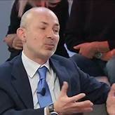 si occupa di politica, comunicazione e, quando gli riesce, di varia umanitĆ