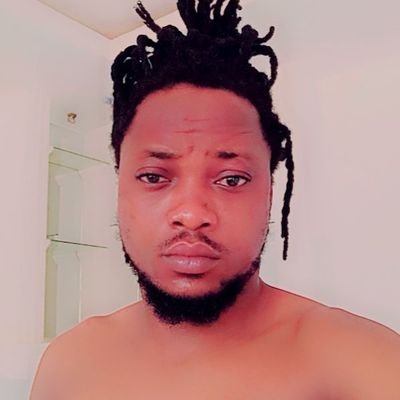Toucas Prod, est un musicien talentueux qui s’est spécialisé dans la création de beats et l’arrangement sonore. Depuis une décennie,