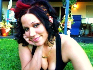 lainabear's profile picture. get to kno me...i promise you wont regret it :D