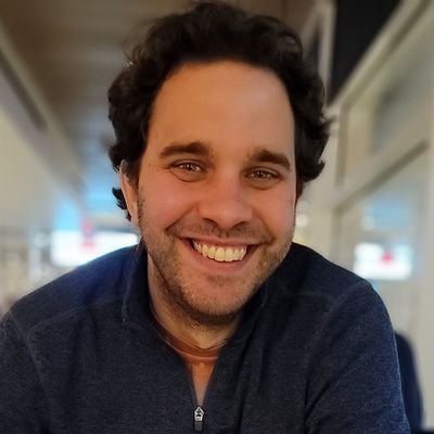 TheAirUpHere's profile picture. I'm 6'10 | Short people take pictures with me | Paying extra for legroom since 1984 | @MarquetteU Alum | #TallPeopleProblems | 🏐