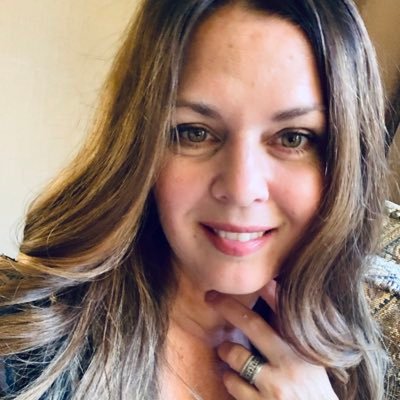 Proud Mom of three sons. Passionate about my family, design & movies. It's a beautiful life! ⛸🏒