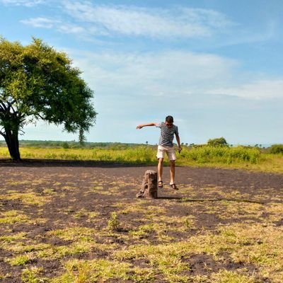 Semesta palsu berisi tangis,jerit,dan pilu tapi kamu harus tetap namapak lugu.