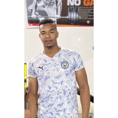 I'm HaSSan ✋
22 years old ❤
Faculty of Physical Education
⚽🏑🏐🏀🏊🎾🏈
Barcelona  💪❤
Leo Messi 👑 👽🐐❤