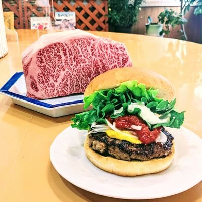 島根県奥出雲町にある小さなハンバーガー屋さんの３代目。塾講師。
ハンバーガー作って塾講もぼちぼち！

よろしくどうぞ！