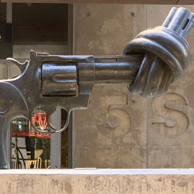 yanopodomas's profile picture. Vasco, de Bilbao y del Athletic, los de Bilbao nacen donde quieren como Frank Gehry nacido en Canadá pero orgulloso dice que es de Bilbao.