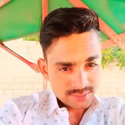 कोशिश बहुत की के राज-ए-मोहब्बत बयां न हो,
पर मुमकिन कहां है के आग लगे और धुंआ न हो..!!