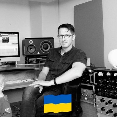 Icelandic musician living in Denmark. Bass player, audio engineer, teacher. Mixing, mastering, post production @ #SkonrokkStudios #SkonrokkMastering 🇮🇸🇩🇰