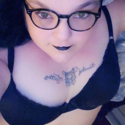 Tattooed, quirky, Horror fanatic, Slasher App, my kitty's, photography, D/S kink, Foodie, Travel, nighttime cruises .. just ask .. I don't bite 😏